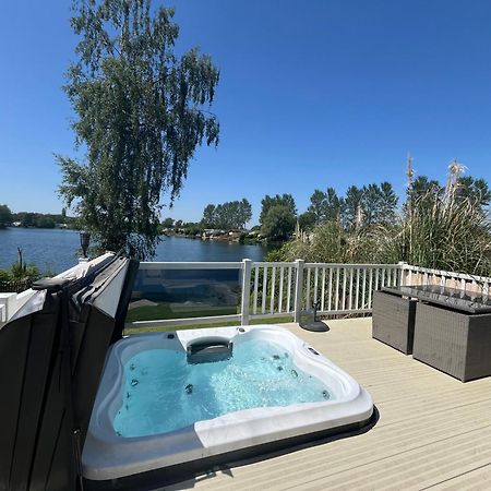 Tattershall Lakes Sunset View Caravan Lakeside, Hot Tub, Garden, Private Fishing Peg & Wifi ภายนอก รูปภาพ