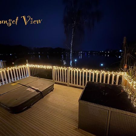 Tattershall Lakes Sunset View Caravan Lakeside, Hot Tub, Garden, Private Fishing Peg & Wifi ภายนอก รูปภาพ
