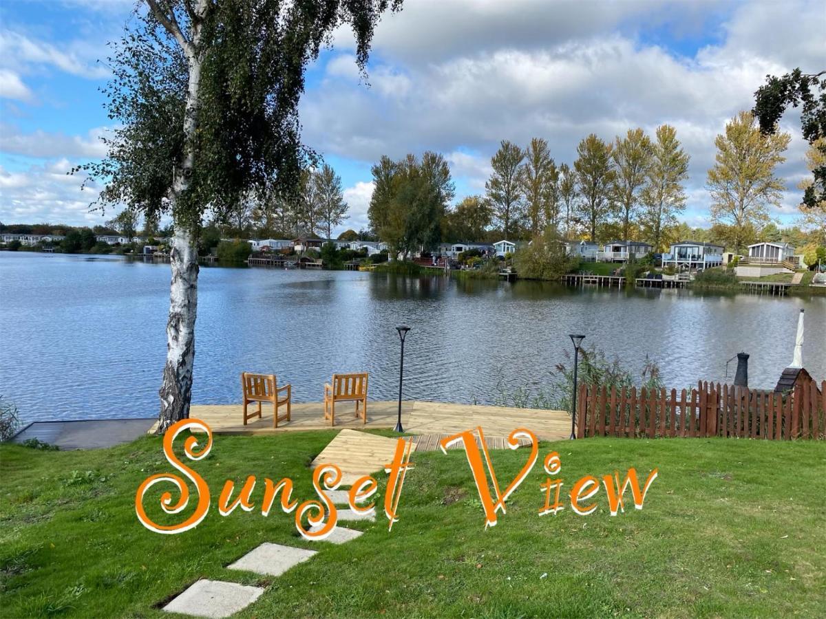 Tattershall Lakes Sunset View Caravan Lakeside, Hot Tub, Garden, Private Fishing Peg & Wifi ภายนอก รูปภาพ