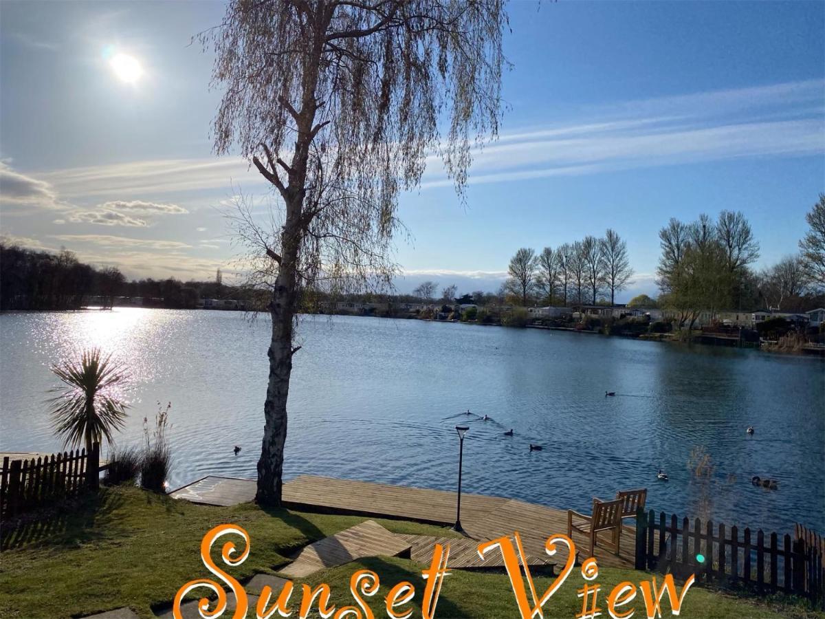 Tattershall Lakes Sunset View Caravan Lakeside, Hot Tub, Garden, Private Fishing Peg & Wifi ภายนอก รูปภาพ