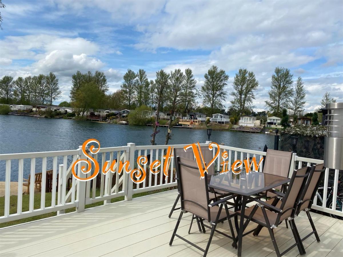 Tattershall Lakes Sunset View Caravan Lakeside, Hot Tub, Garden, Private Fishing Peg & Wifi ภายนอก รูปภาพ