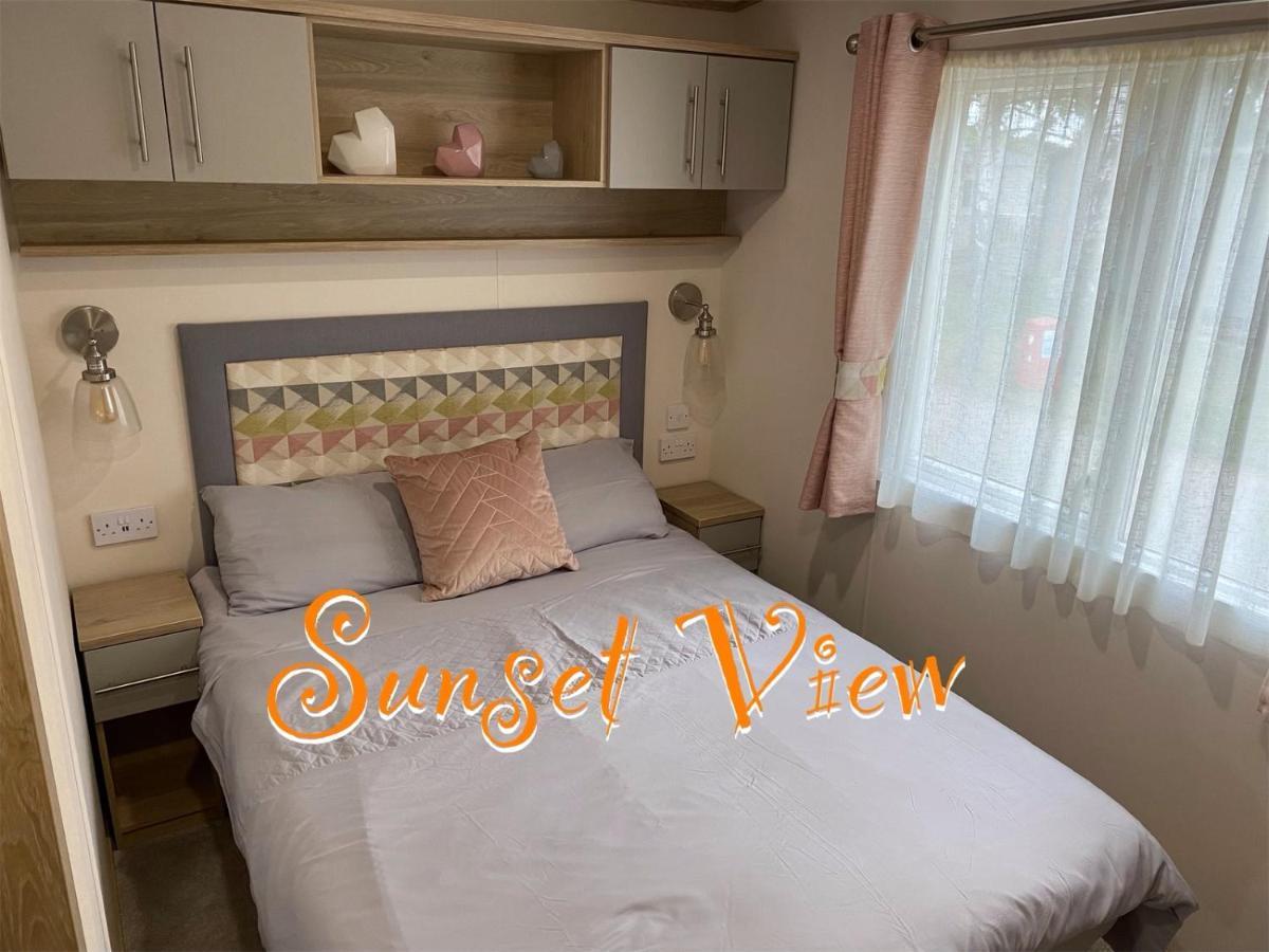 Tattershall Lakes Sunset View Caravan Lakeside, Hot Tub, Garden, Private Fishing Peg & Wifi ภายนอก รูปภาพ