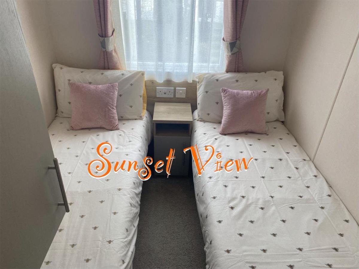 Tattershall Lakes Sunset View Caravan Lakeside, Hot Tub, Garden, Private Fishing Peg & Wifi ภายนอก รูปภาพ