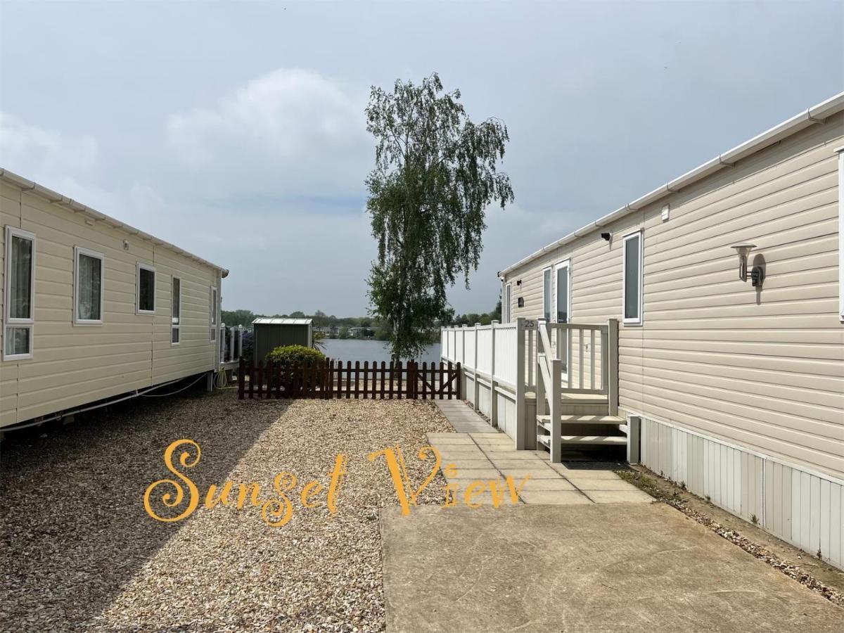 Tattershall Lakes Sunset View Caravan Lakeside, Hot Tub, Garden, Private Fishing Peg & Wifi ภายนอก รูปภาพ