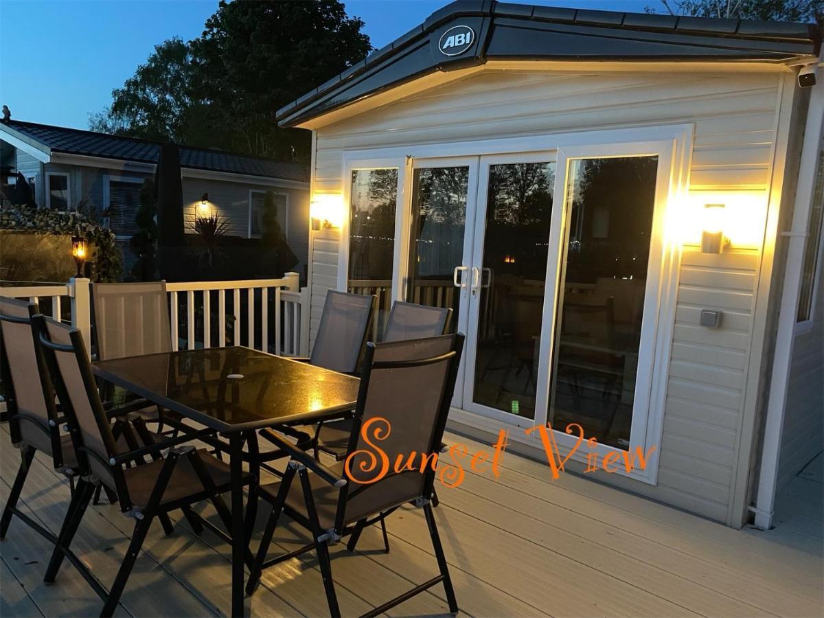 Tattershall Lakes Sunset View Caravan Lakeside, Hot Tub, Garden, Private Fishing Peg & Wifi ภายนอก รูปภาพ