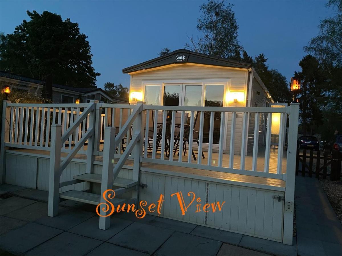 Tattershall Lakes Sunset View Caravan Lakeside, Hot Tub, Garden, Private Fishing Peg & Wifi ภายนอก รูปภาพ