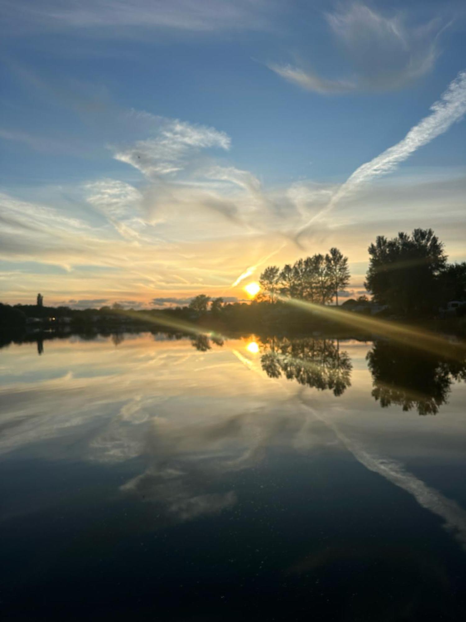 Tattershall Lakes Sunset View Caravan Lakeside, Hot Tub, Garden, Private Fishing Peg & Wifi ภายนอก รูปภาพ