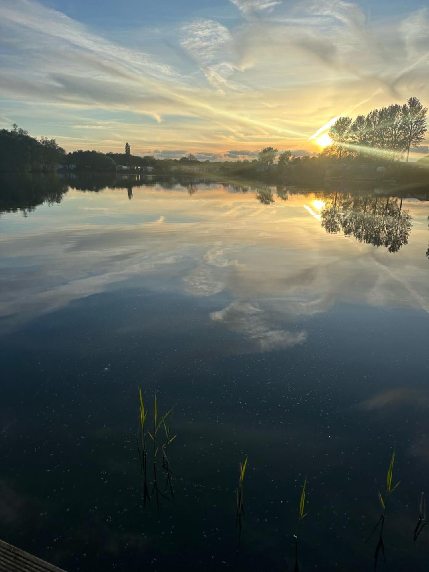 Tattershall Lakes Sunset View Caravan Lakeside, Hot Tub, Garden, Private Fishing Peg & Wifi ภายนอก รูปภาพ