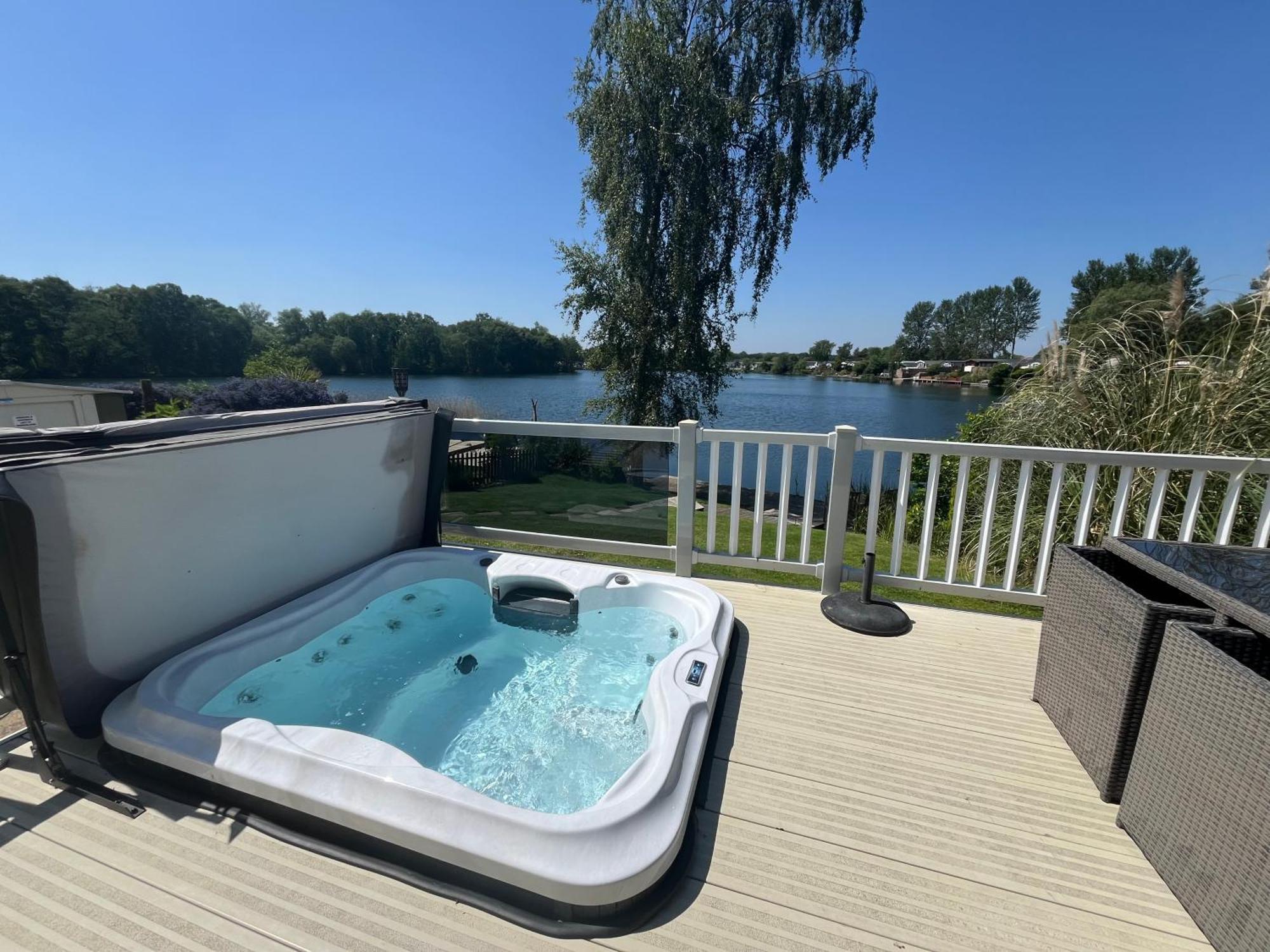 Tattershall Lakes Sunset View Caravan Lakeside, Hot Tub, Garden, Private Fishing Peg & Wifi ภายนอก รูปภาพ
