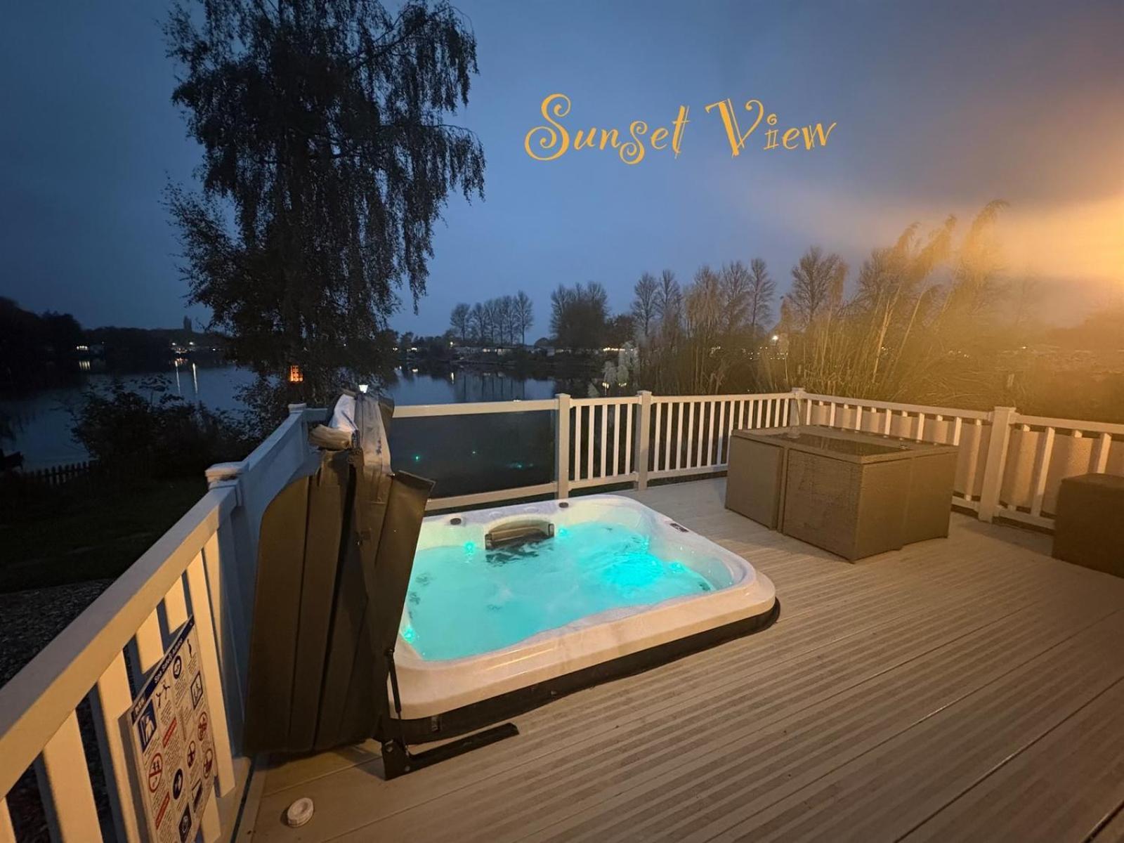 Tattershall Lakes Sunset View Caravan Lakeside, Hot Tub, Garden, Private Fishing Peg & Wifi ภายนอก รูปภาพ