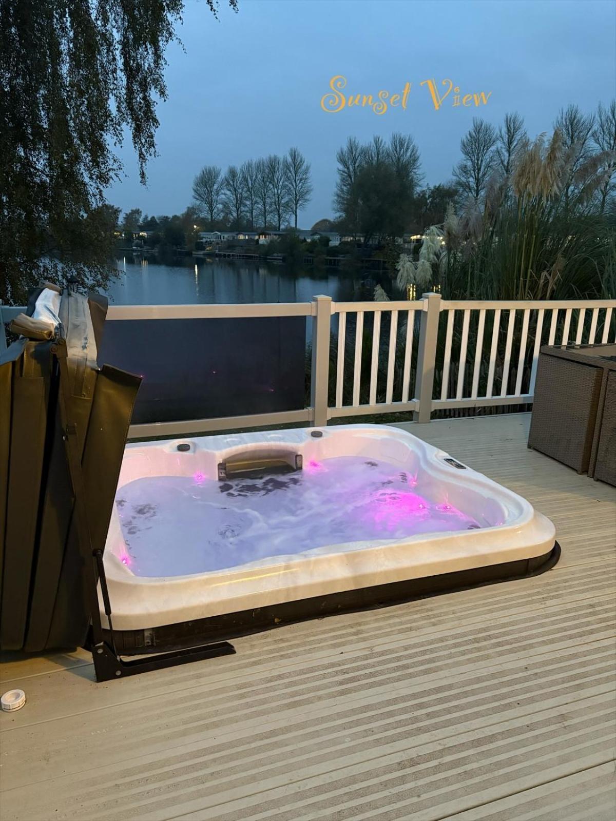 Tattershall Lakes Sunset View Caravan Lakeside, Hot Tub, Garden, Private Fishing Peg & Wifi ภายนอก รูปภาพ