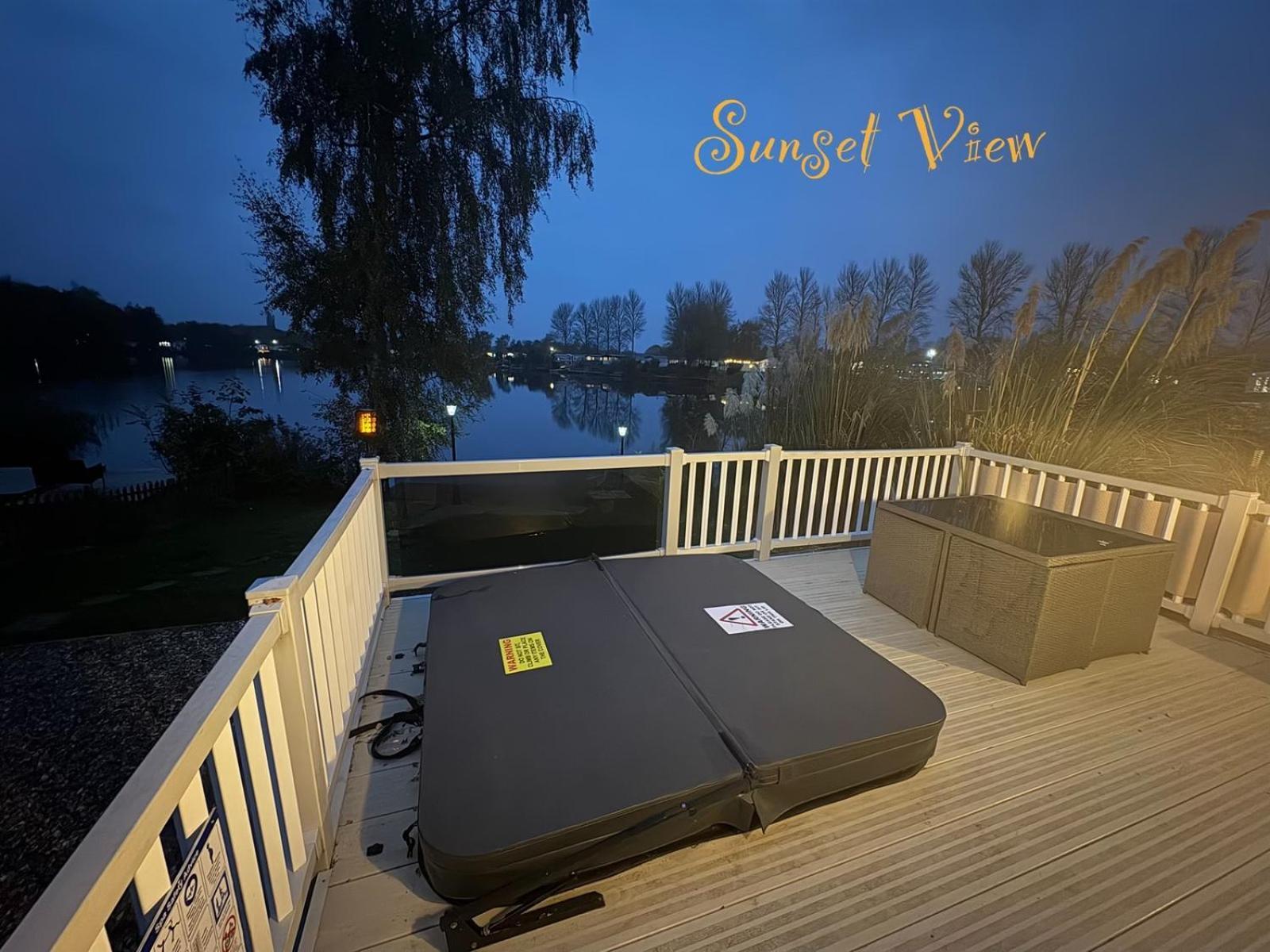 Tattershall Lakes Sunset View Caravan Lakeside, Hot Tub, Garden, Private Fishing Peg & Wifi ภายนอก รูปภาพ