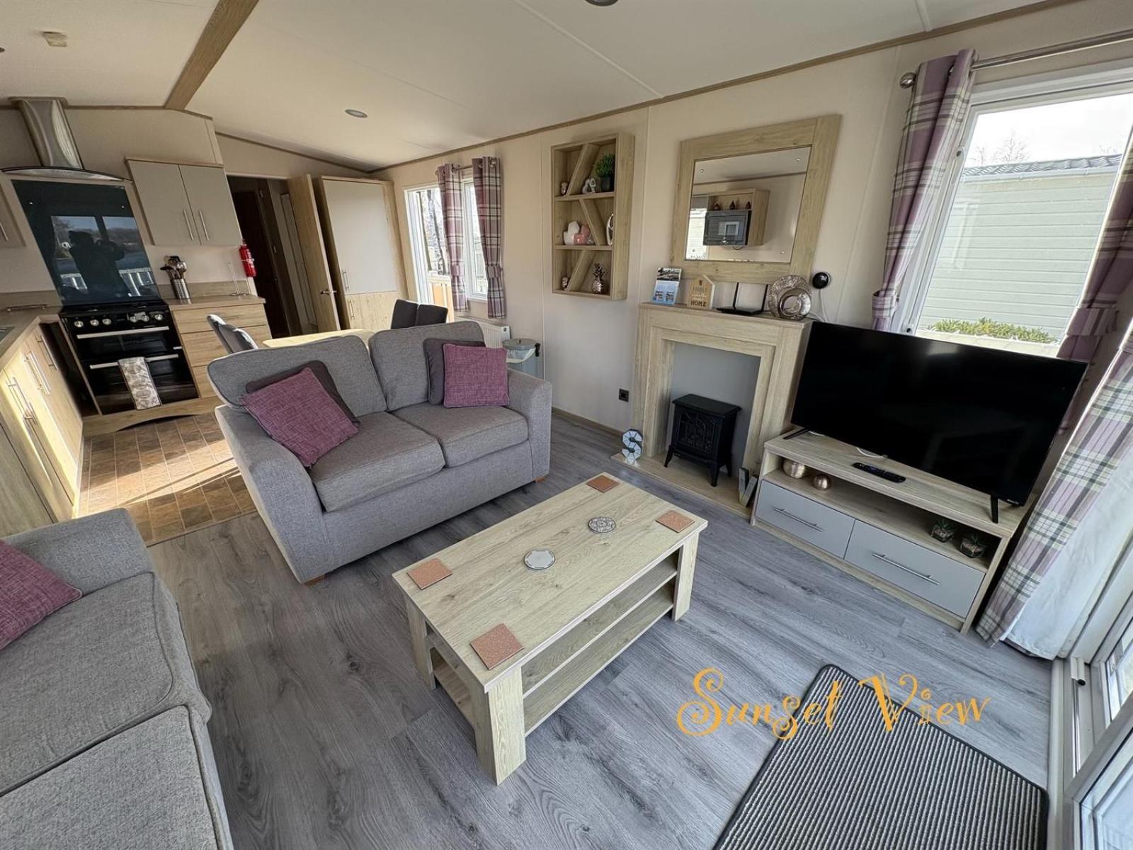 Tattershall Lakes Sunset View Caravan Lakeside, Hot Tub, Garden, Private Fishing Peg & Wifi ภายนอก รูปภาพ